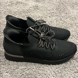 Reaction Kenneth Cole Easy On Black Women’s Sneakers